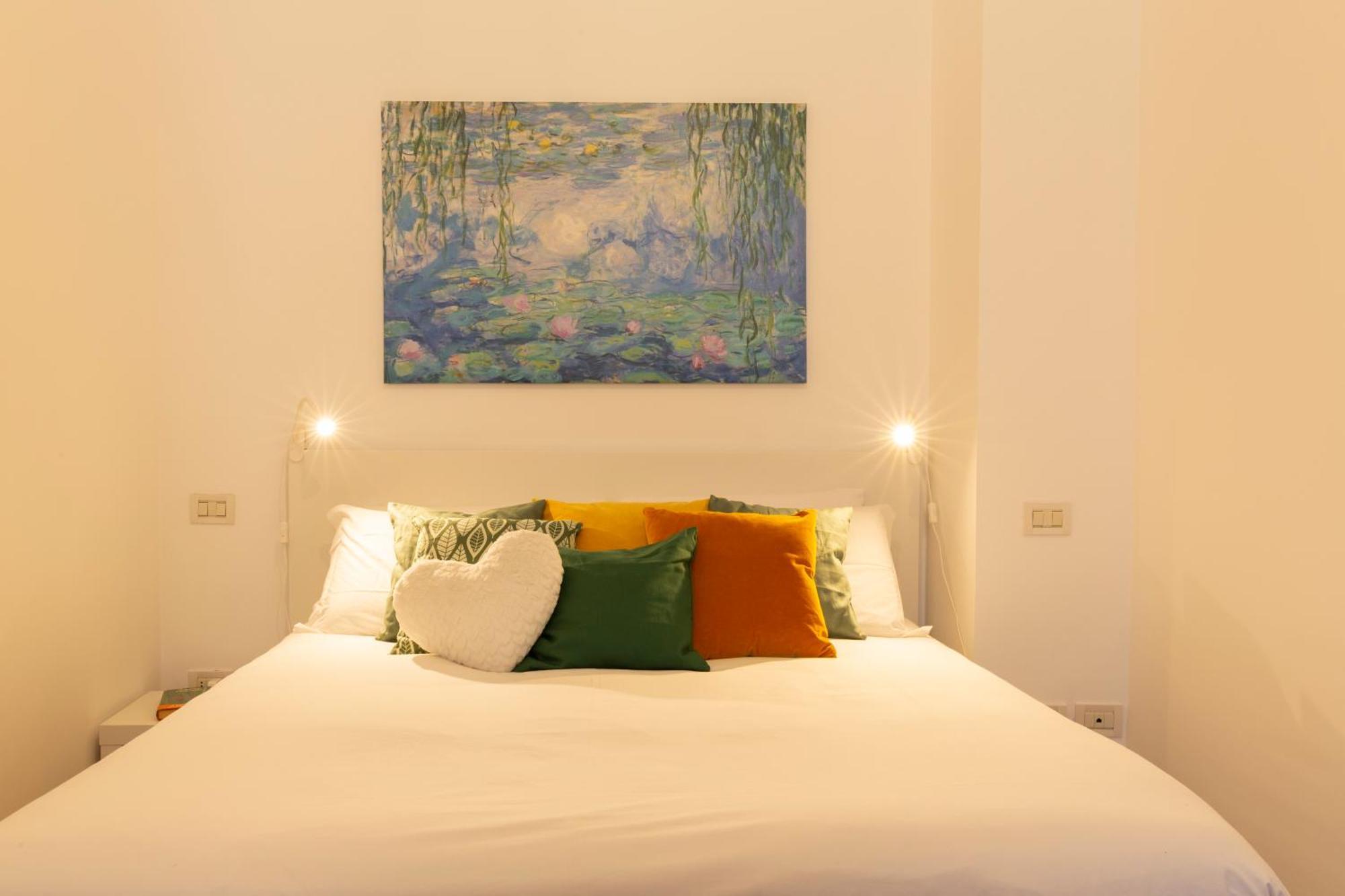 Urban Retreat - Isola District Apartment *